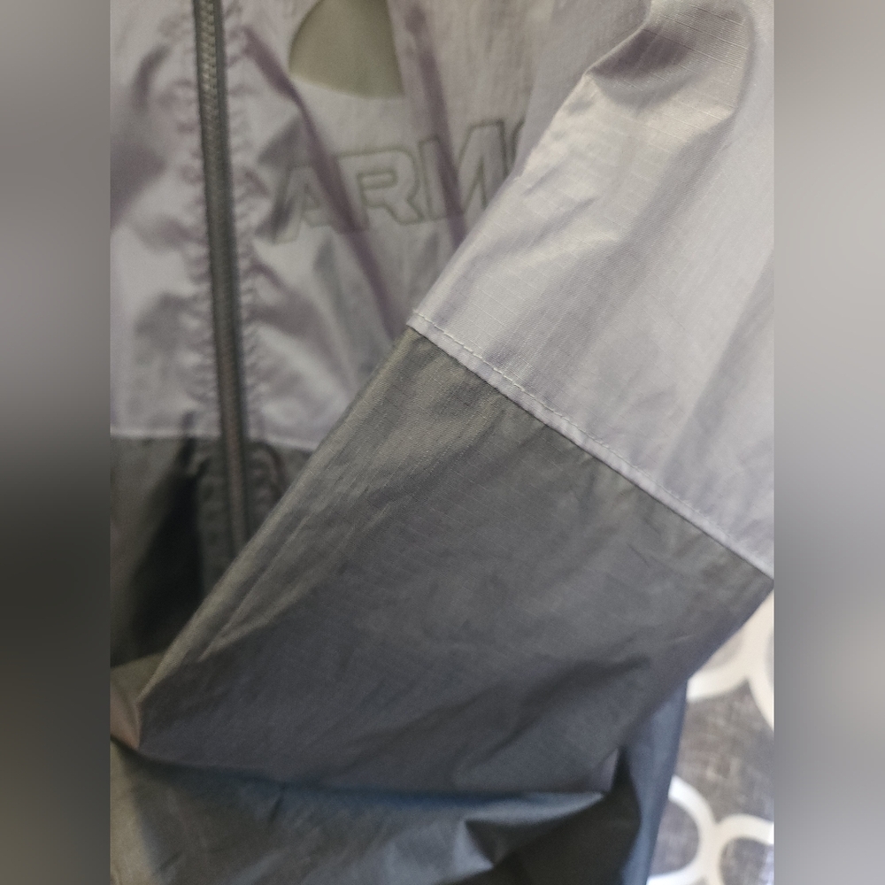 Under Armour Youths Gray and Black Jacket Cold Weather Rain Jacket. - Picture 2 of 6